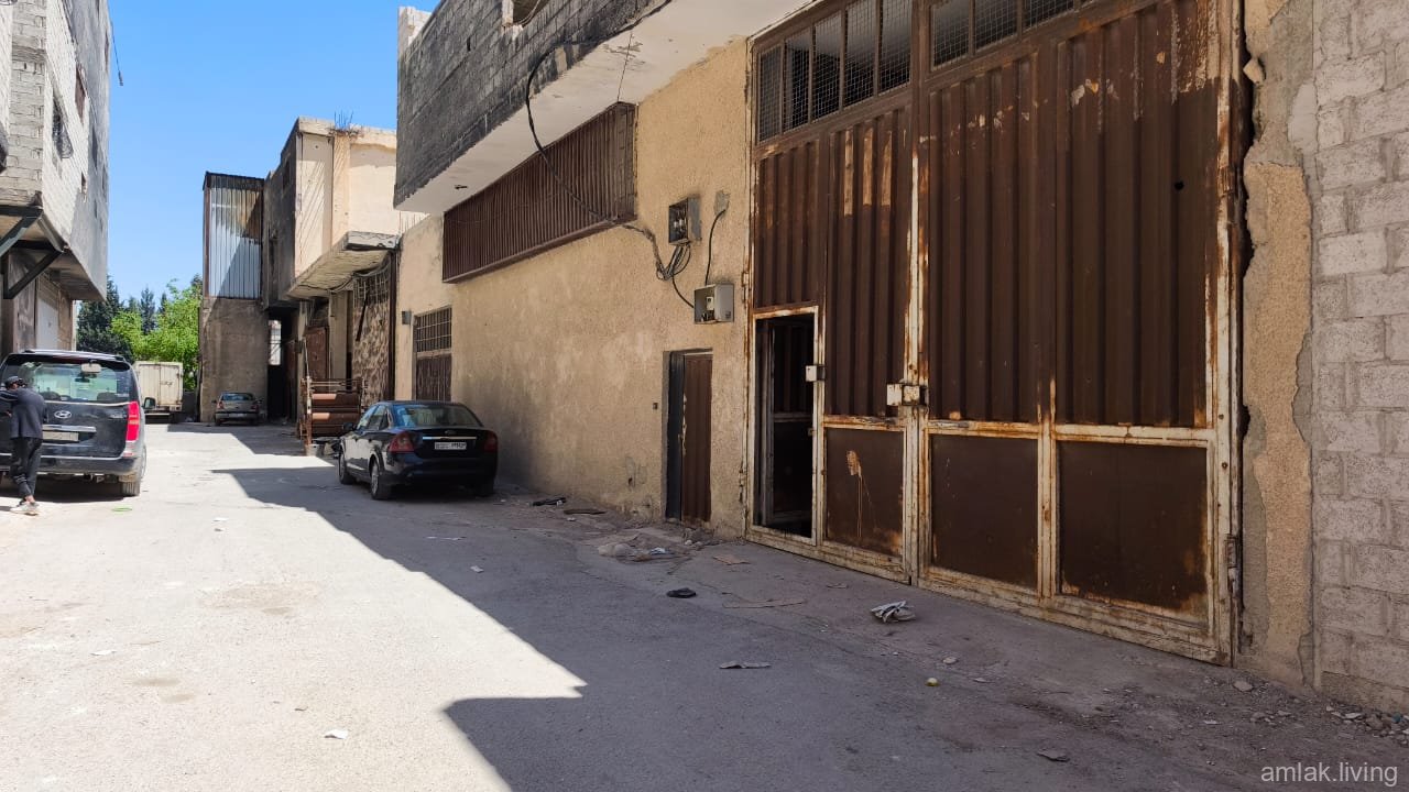 مستودع صناعي في عقربا للبيع
