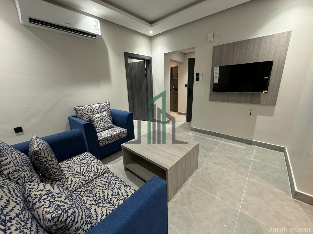 ‏غرفة نوم وصالة .السلام