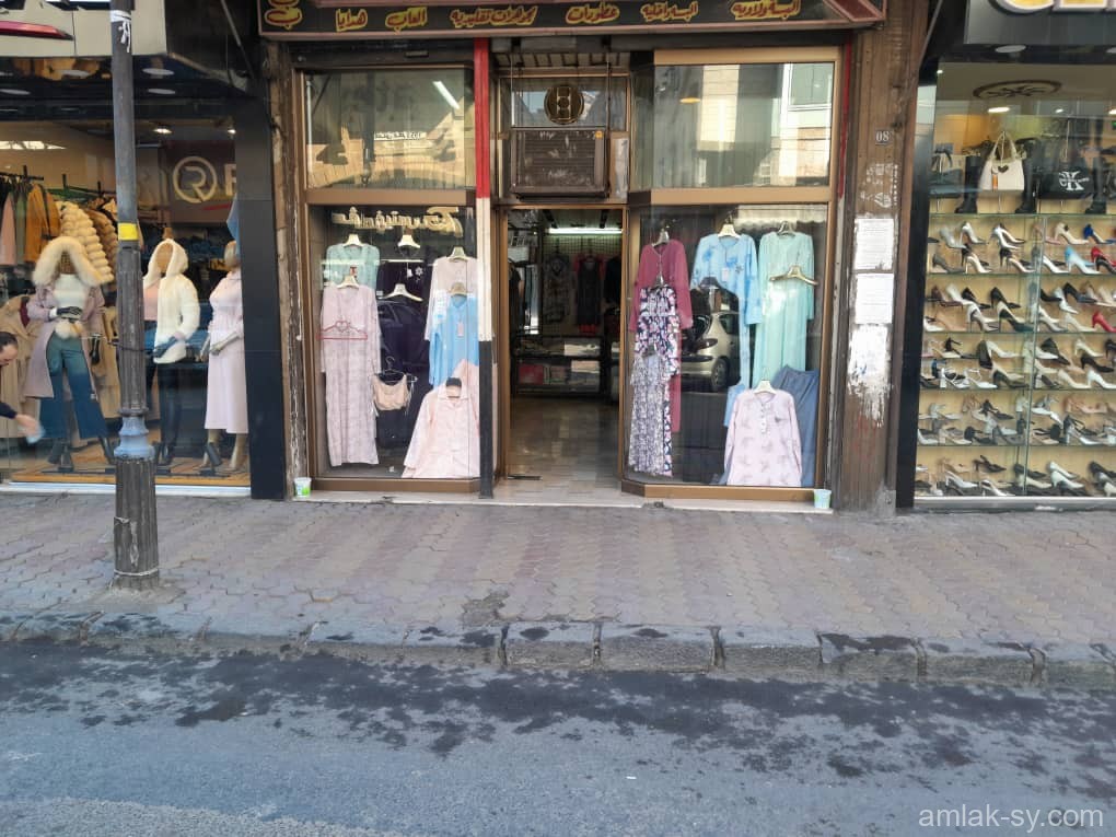 محل تجاري مع سقيفة في الميدان للبيع (836)