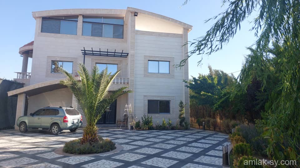 فيلا 400م على ارض بمساحة 1250م في خان الشيخ للبيع