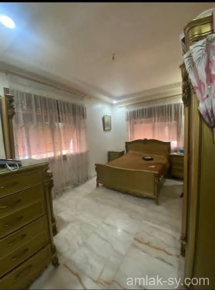 شقة 180م في تنظيم قرب جامع عبدالكريم الرفاعي في كفرسوسة للبيع