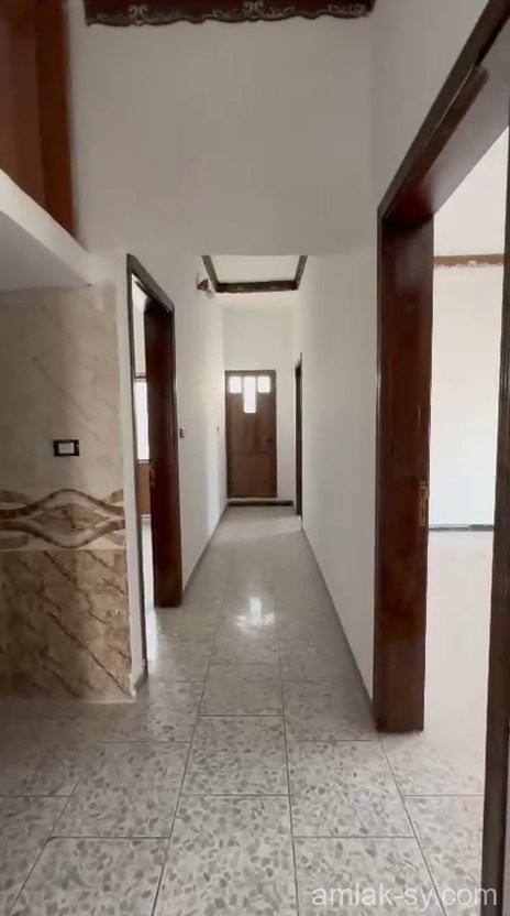 شقة أربع غرف بلاطة كاملة في حي الثورة للبيع