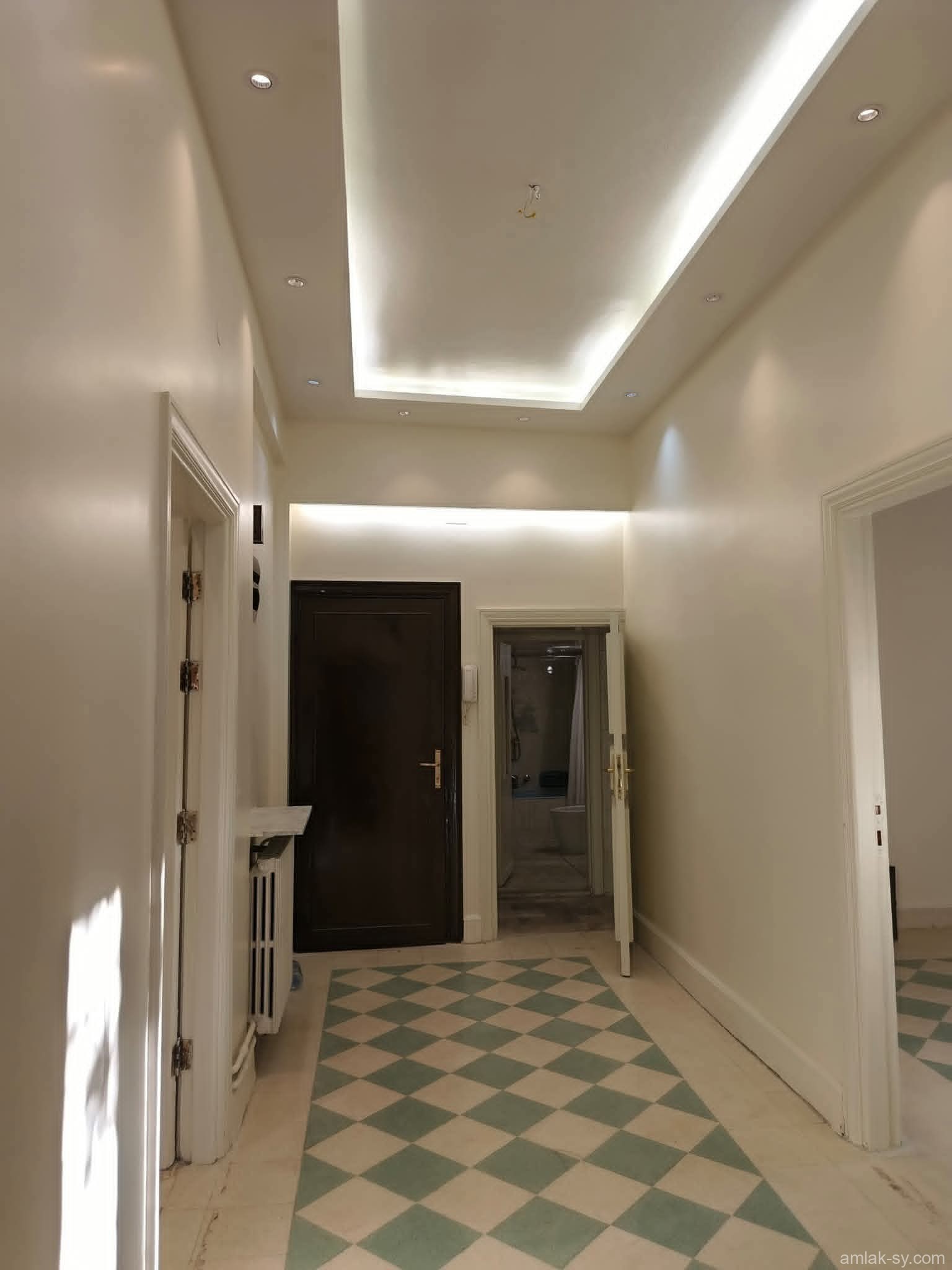 شقة للبيع 160 م غربية شمالية مقابل السفارة القطرية بأبو رمانة بالقرب من مطعم مروش