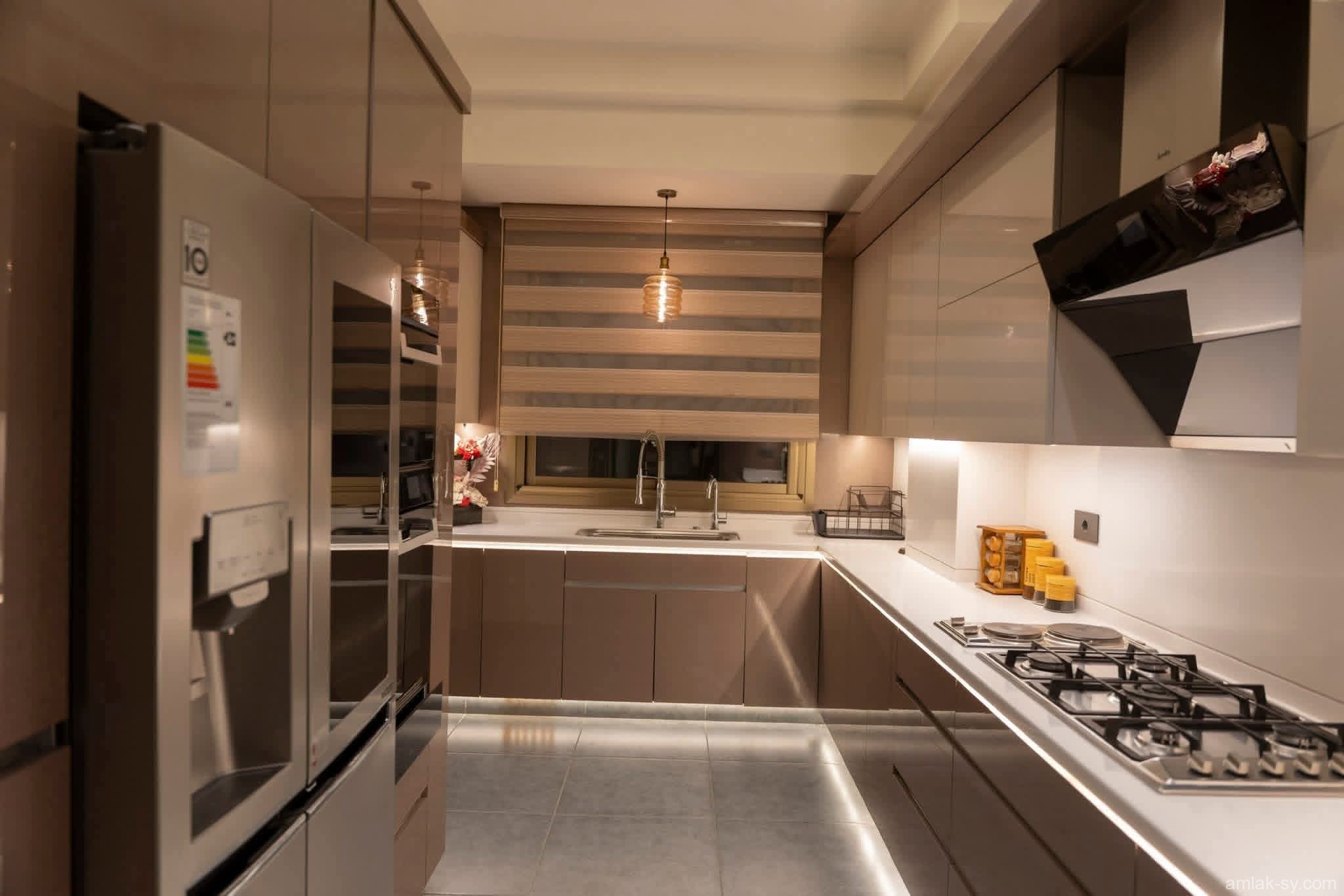 شقة للبيع 200 م قبلية شرقية غربية في جادة الخنساء قرب جامع الأفرم بمنطقة المالكي