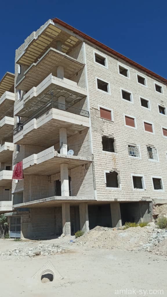 شقة 350م مكسية جاهزة للسكن بحاجة لدهان فقط في بقين المعمورة للبيع