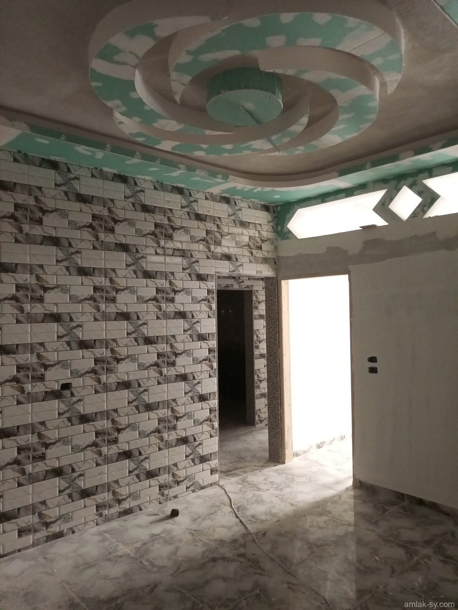 شقة للبيع شمالية ببيت سحم