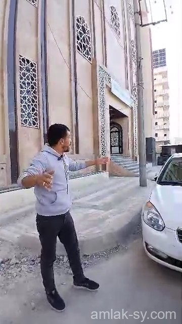 عقار تجاري محلات 135م مع قبو 100م على العضم في حجيرة للبيع (76)