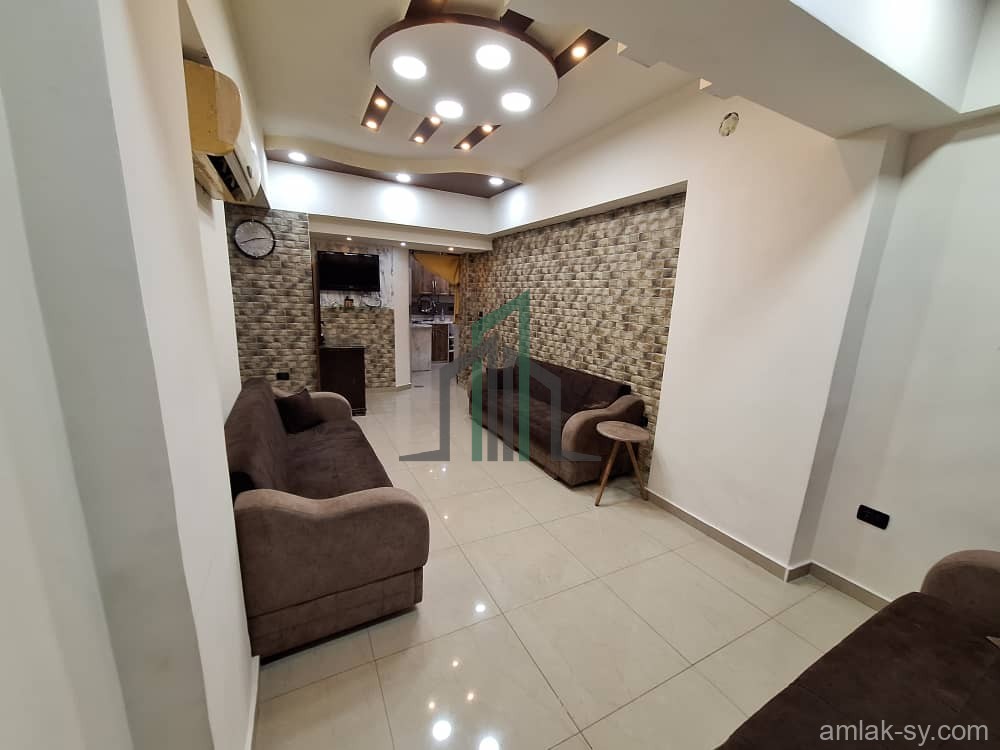 شقة 55م مع العفش خلف محل حلويات أبو بدر ياسين حيدر في الجزماتية في الميدان للبيع