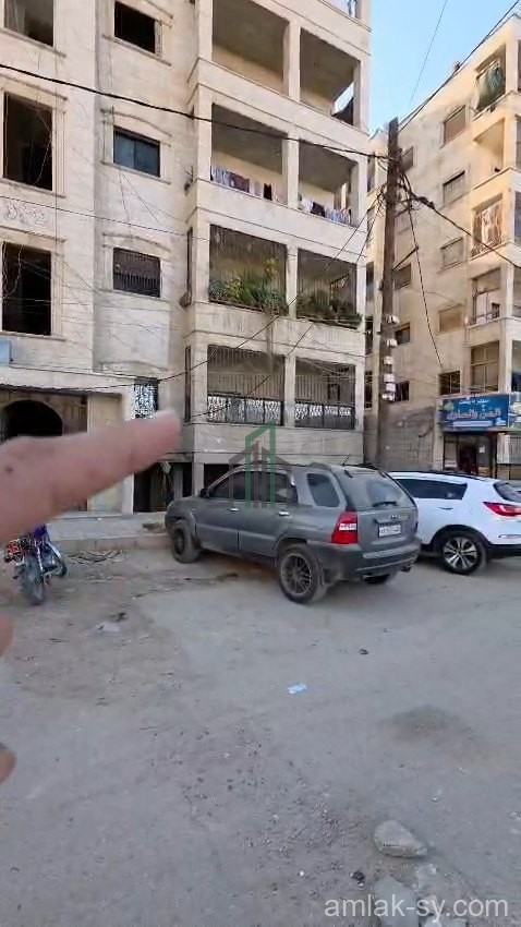 شقة خمس غرف ومنافع في حي الجامعة للبيع