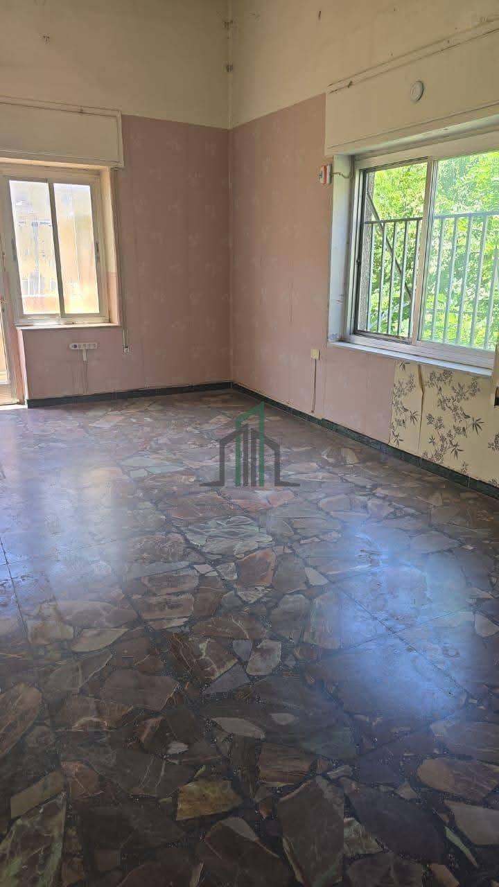 شقة للبيع قبلية غربية شمالية 145 م - أبو رمانة  جانب السفارة اليابانية