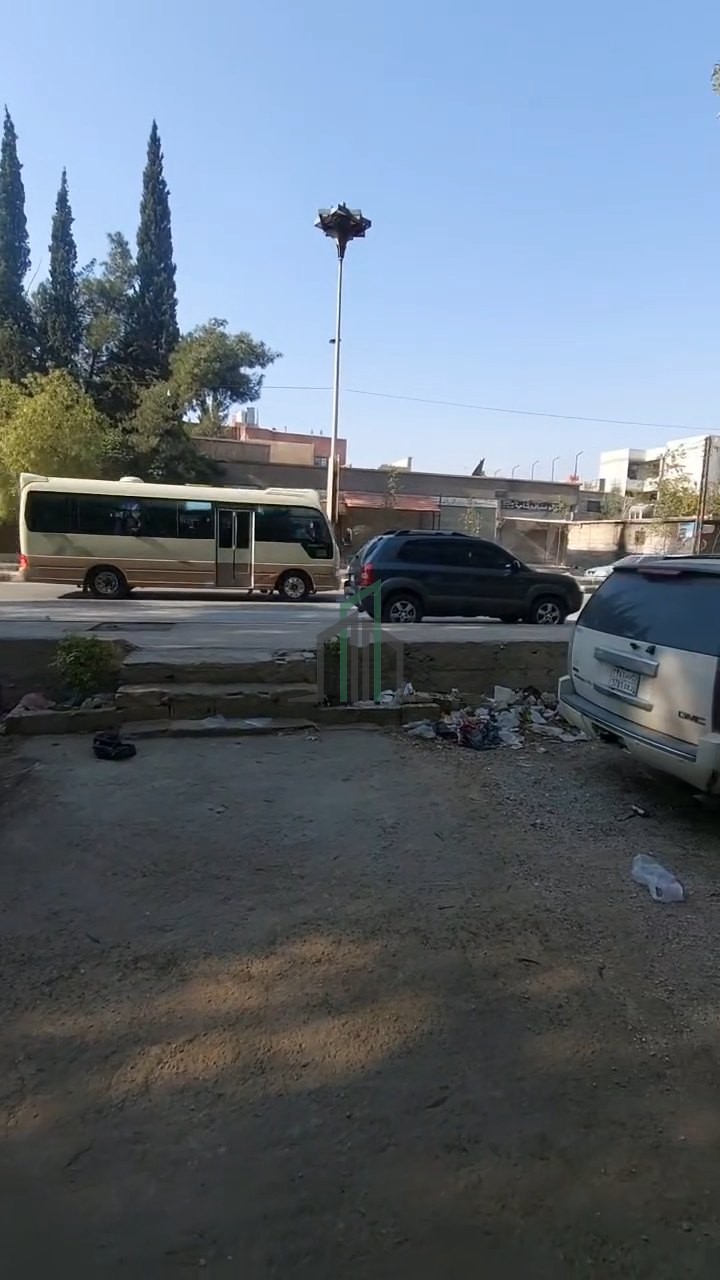 محل 38م مع القبو علاستراد مباشر بجديدة البلد للبيع