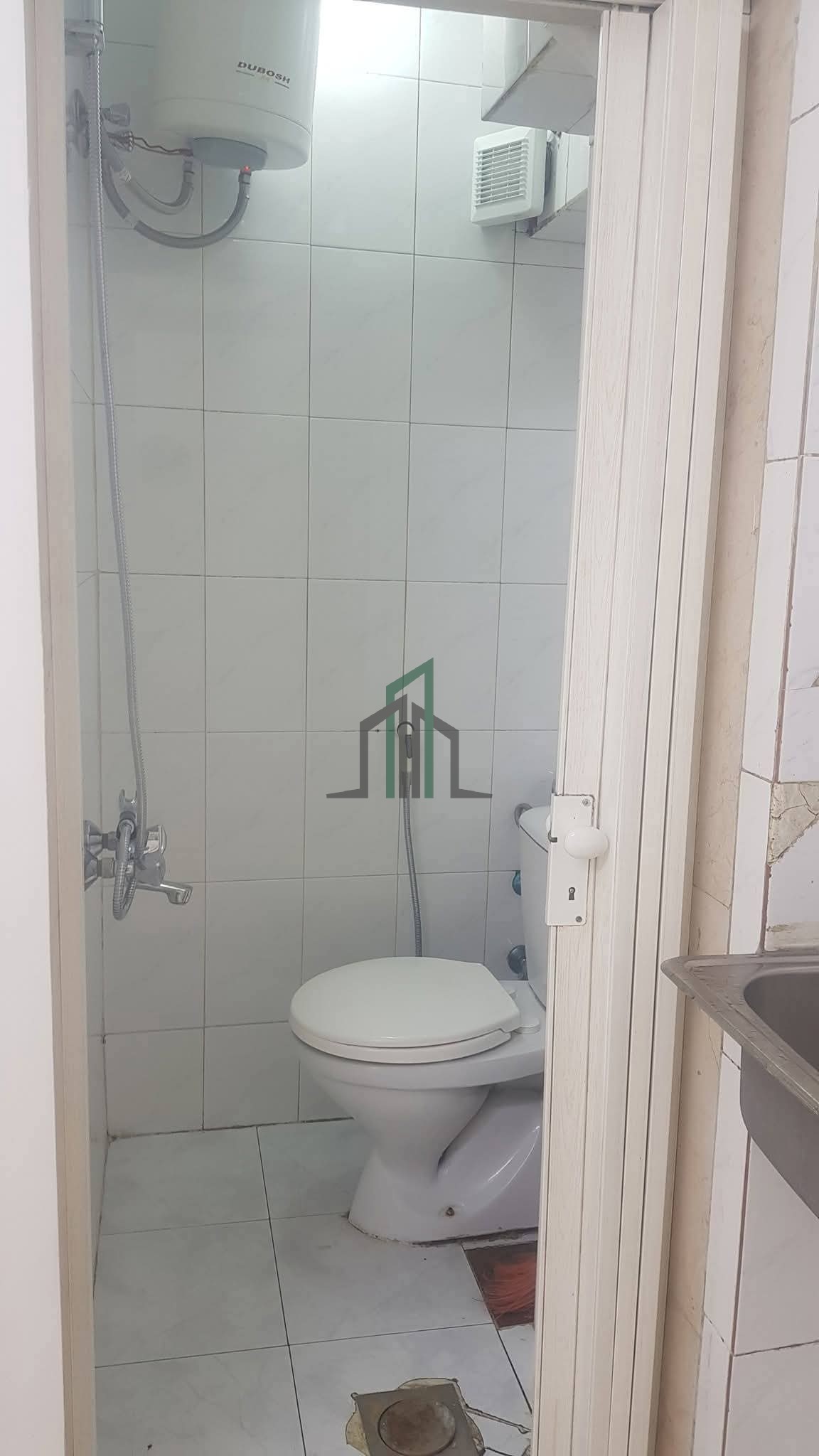 مكتب للإيجار 45 م - دمشق- البرامكة- مقابل صالة النعيم