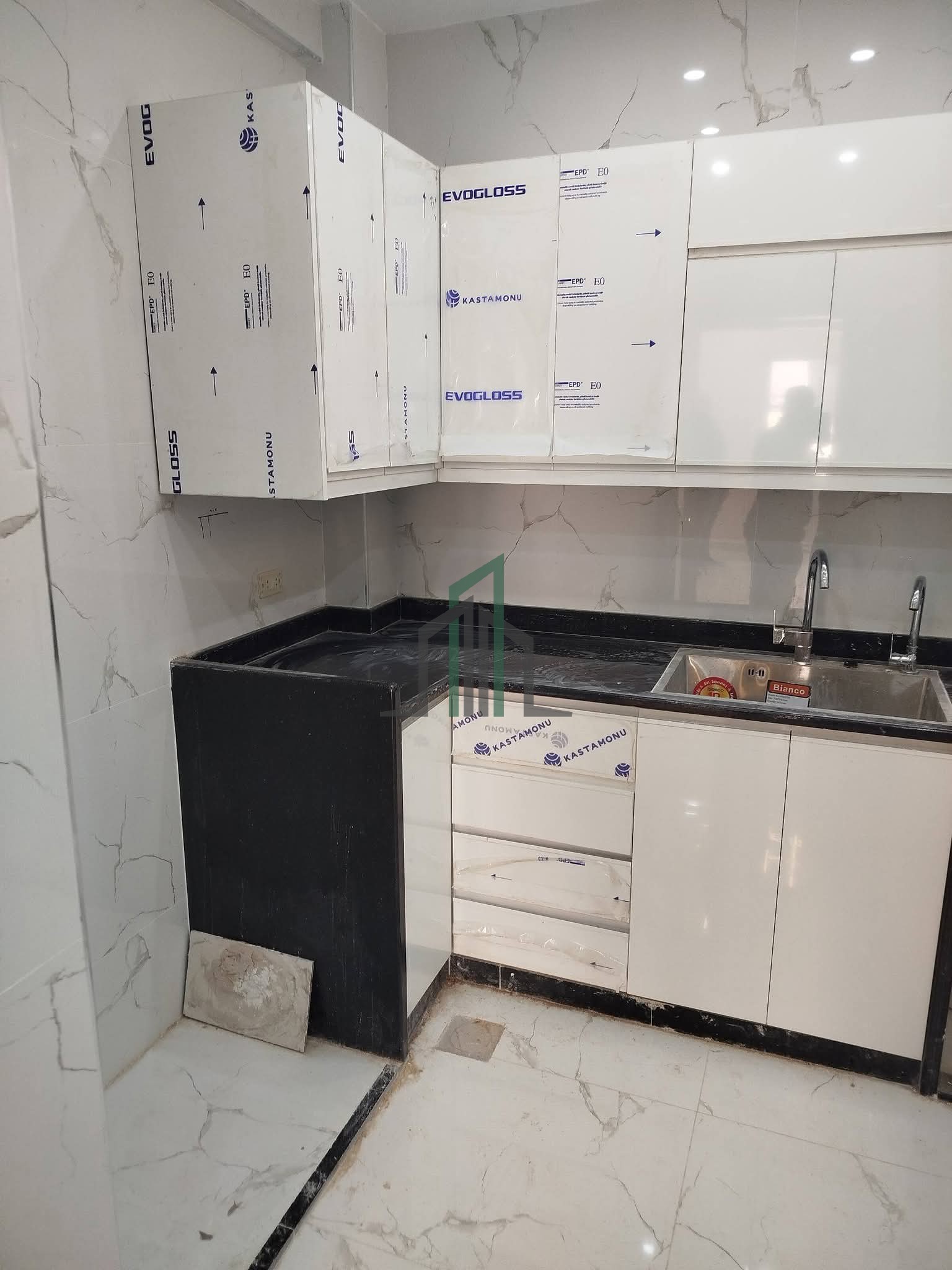 شقة للبيع 120 م شرقية شمالية غربية- ريف دمشق- قدسيا ساحة كوران