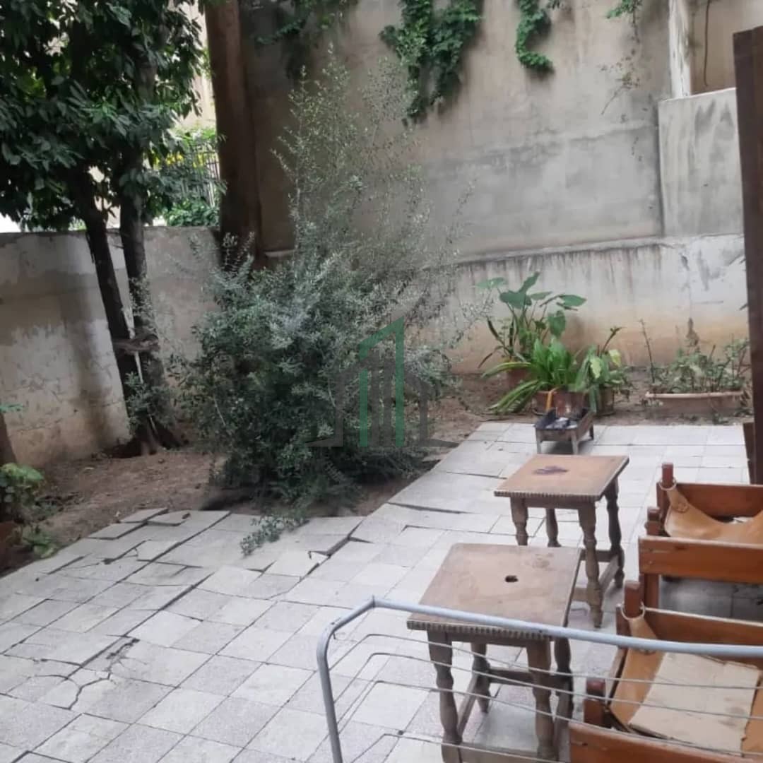 شقة للبيع 200 مع جنينة 50 م- دمشق- الروضة جانب معهد المعين جامع