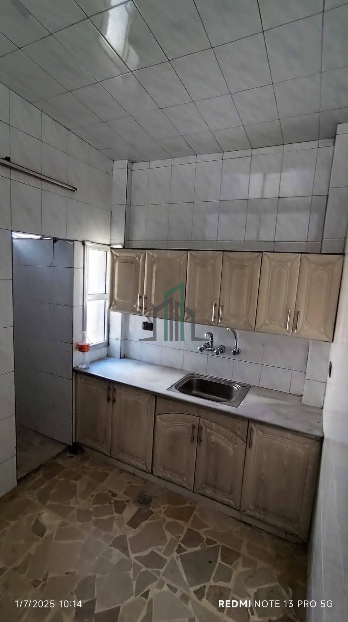 شقة للبيع 60 م - ريف دمشق- حرستا-قرب جامع الحسن