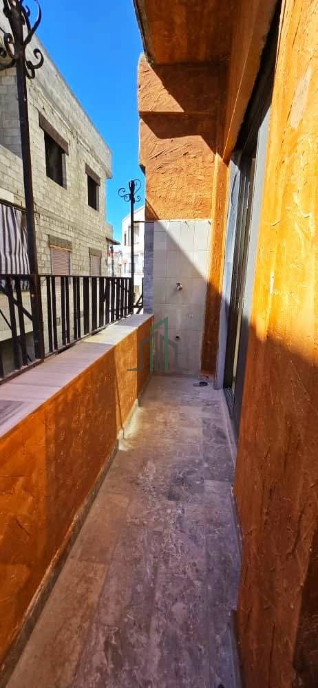 شقة للبيع - ريف دمشق- حرستا حي السيل جانب جامع الشيخ موسى