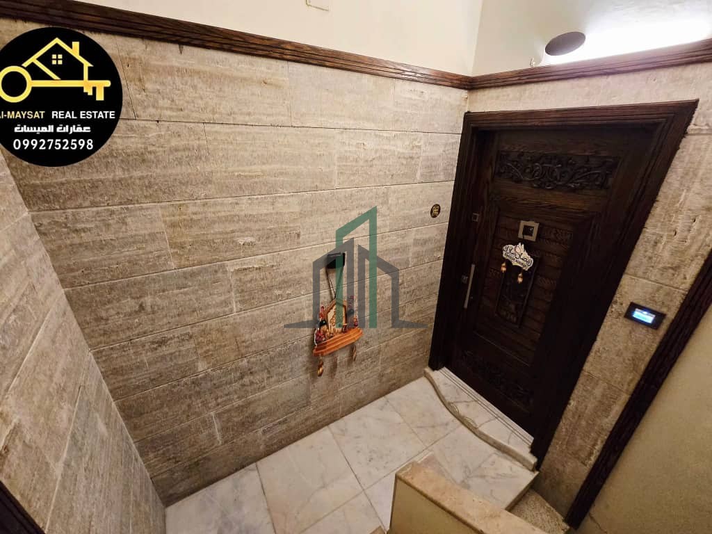 شقة للبيع 105م - دمشق-الصالحية - بالقرب من عصير أبو عبدو